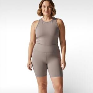 Rhone Revive 6" Biker Shorts - Taupe Mist - Size XL - Soft, Anti-oder - NWT